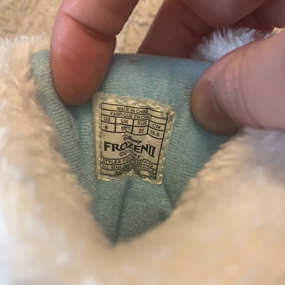 WORN ONCE SIZE 6 FROZEN WINTER BOOTS - Picture 5 of 5